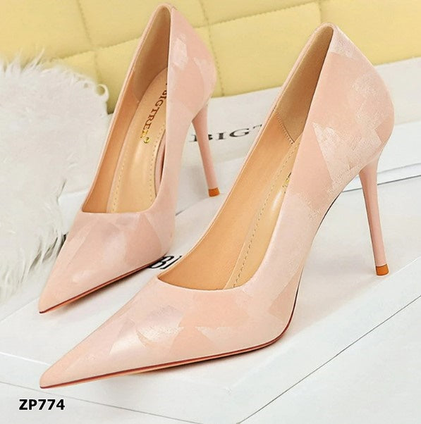 Zapato de tacón alto color azul celeste y rosa