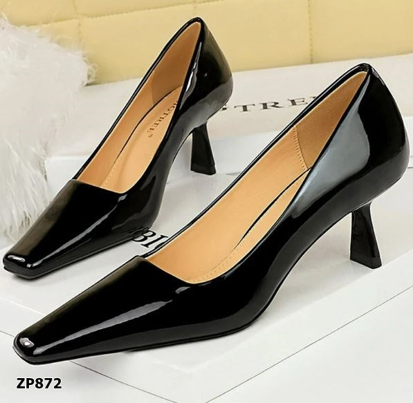 Zapato de tacón medio color negro y café