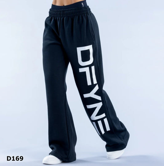 Buzo negro marca D fyne