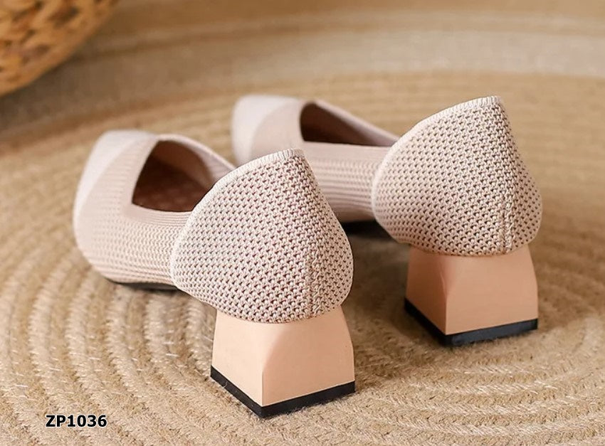 Zapato de tacón cuadrado medio color beige