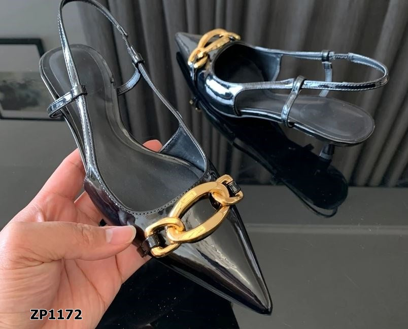 Zapato de tacón bajo detalle dorado color negro y beige