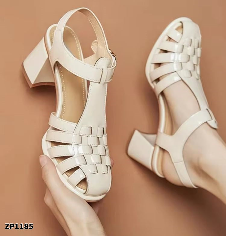 Zapato de tacón alto color blanco