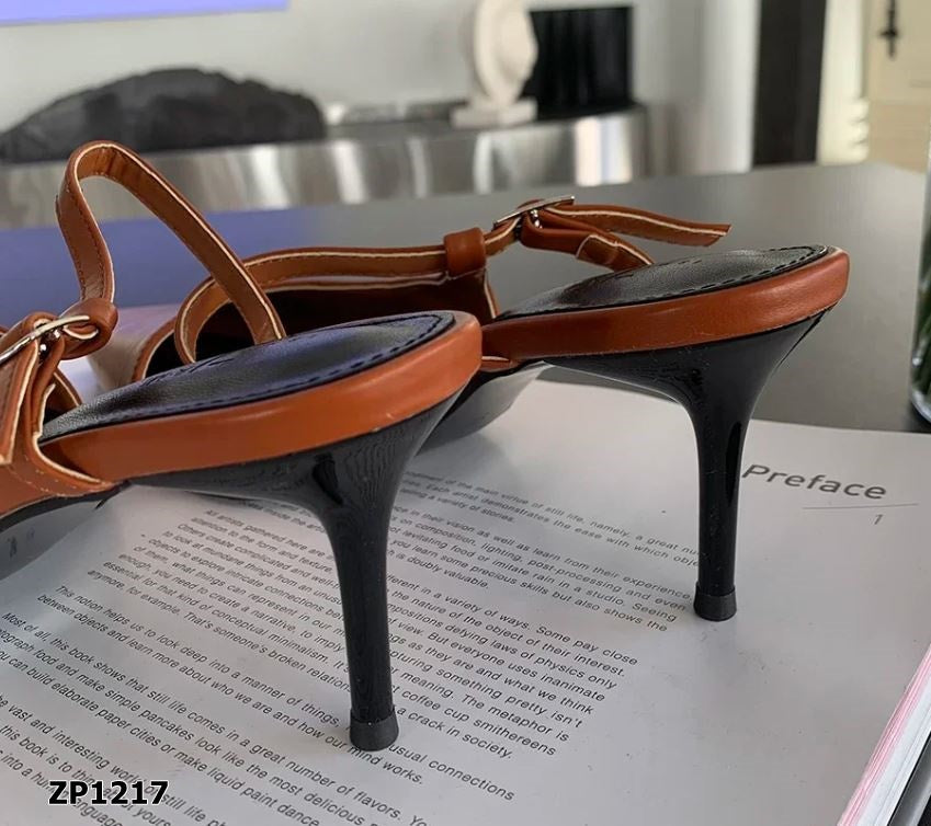 Zapato de tacón medio color naranja claro