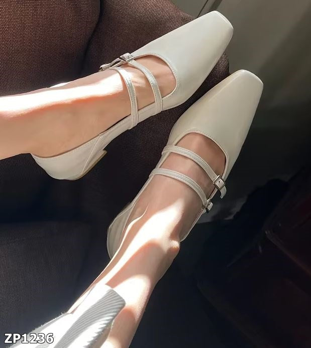 Zapato tacón bajo cuadrado color beige
