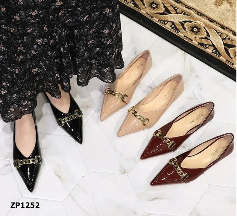 Zapato bajo flat detalle dorado color negro