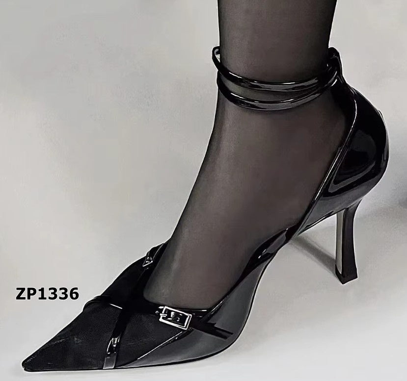 Zapato de tacón alto color negro