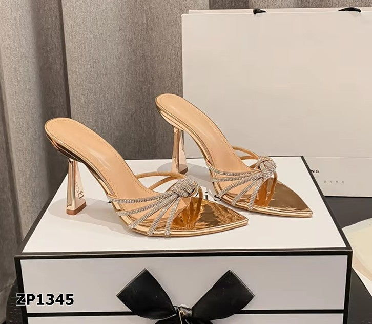 Sandalia de tacón alto detalles plateados color rose-gold