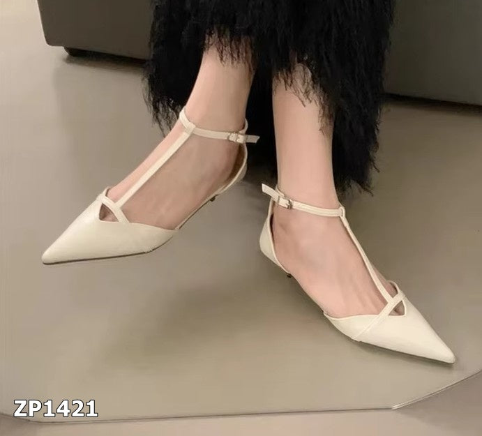 Zapato de tacón bajo color beige