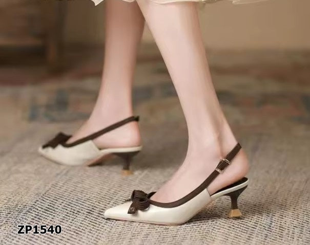 Zapato de tacon medio color beige con cafe