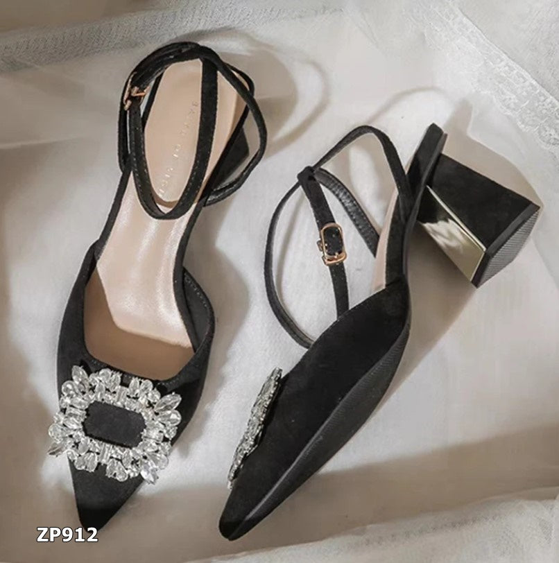 Zapato de tacón cuadrado color negro y beige