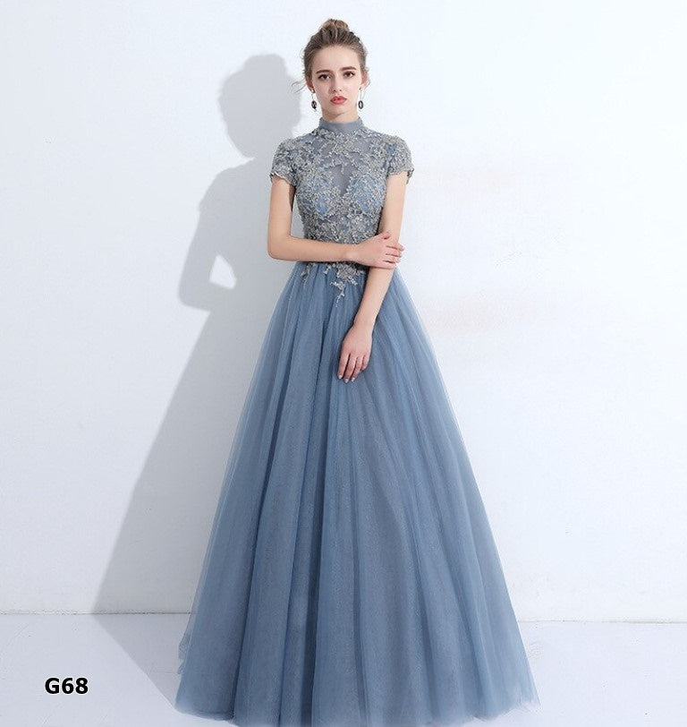 Vestido de Gala blonda con aplicación color celeste