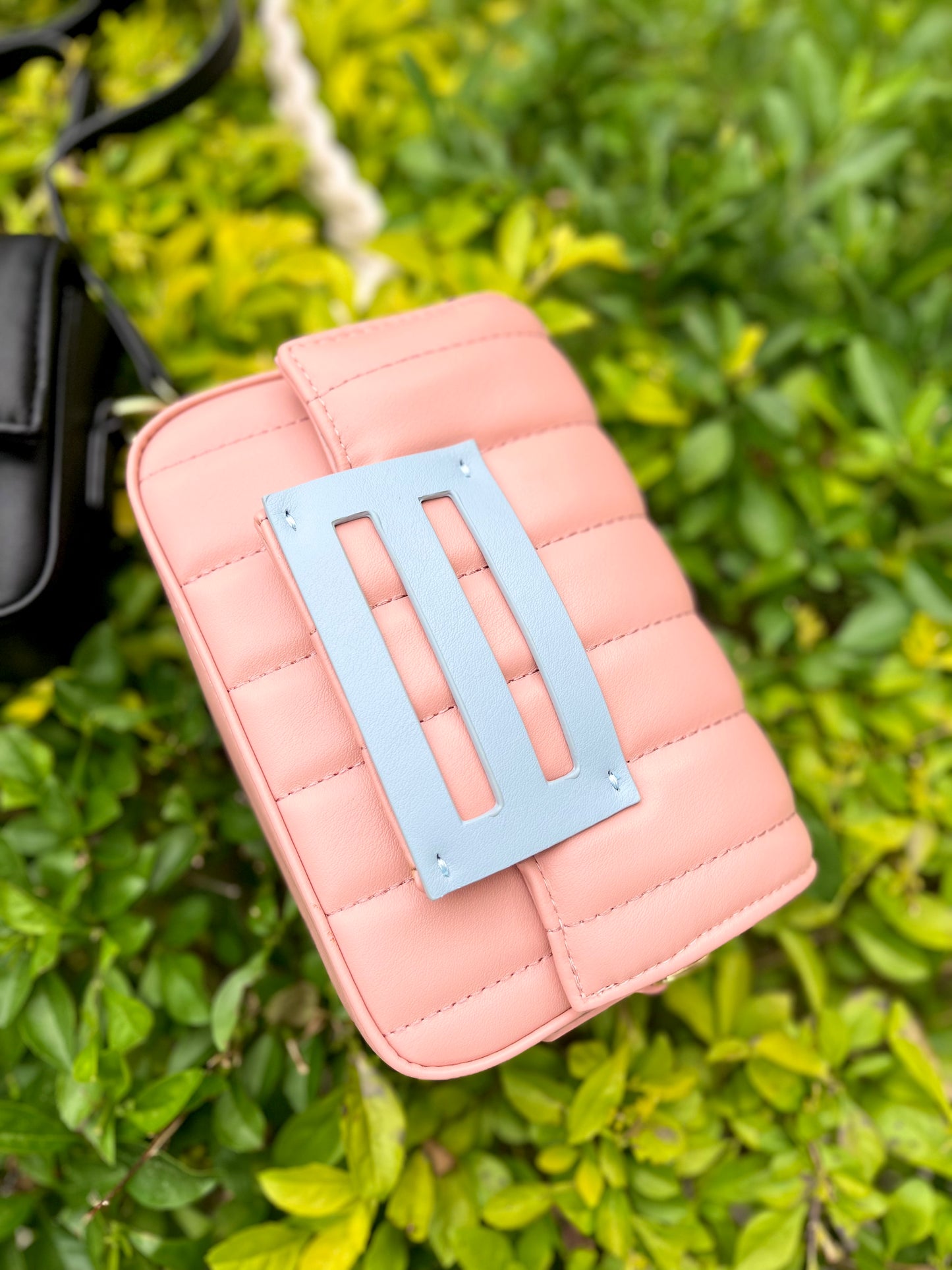 Bolso mini bag, shoulder y crossbody color rosa y negro