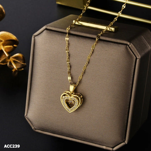 Gargantilla dorada de acero inoxidable de corazón