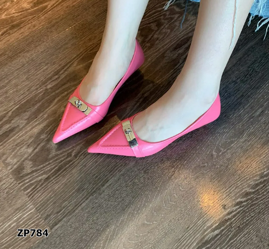 Zapato de tacón bajo color rosa y negro