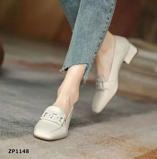 Zapato de tacón medio cuadrado color blanco