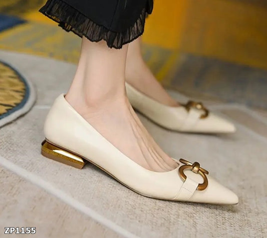 Zapato de tacón bajo dorado color negro y beige