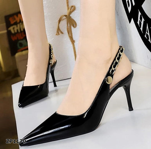 Zapato de tacón alto detalle dorado color negro