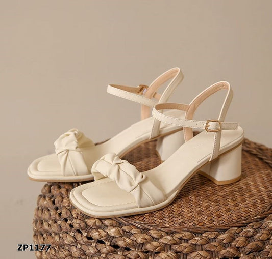 Sandalia de tacón alto cuadrado color beige