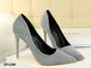 Zapato de tacón alto color gris claro