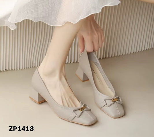 Zapato de tacón medio cuadrado color gris