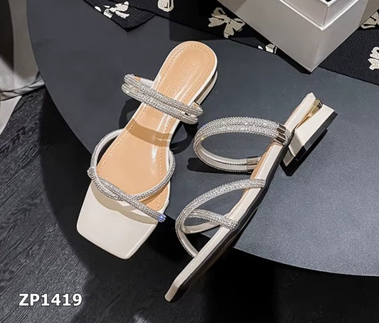 Sandalia de tacón bajo cuadrado detalle dorado color blanco