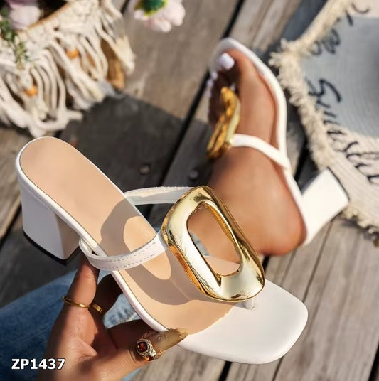 Sandalia de tacón alto cuadrado detalle dorado color blanco