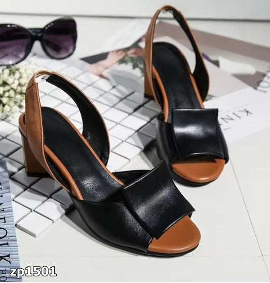 Sandalia de tacón bajo cafe con negro