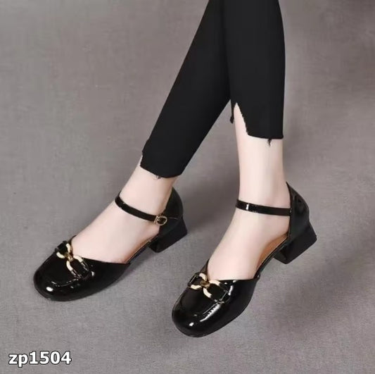 Zapatos de tacón  bajo color negro en charol