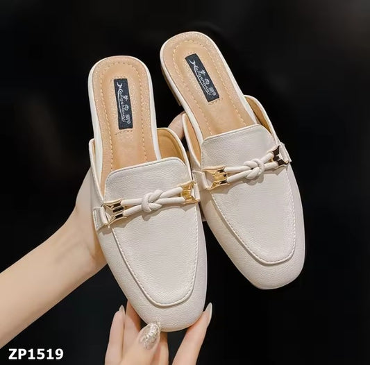 Zapatos bajo color beige mules