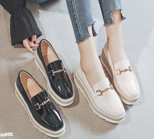Zapato de plataforma color negro y beige