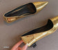 Zapato de tacón bajo color dorado