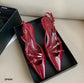 Zapato de tacón medio color rojo vino